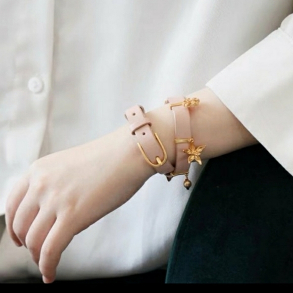 Tory Burch Jewelry - NEW WITH TAG Tory Burch Pink Leather Braclet with Gold Charms ⭐🌟